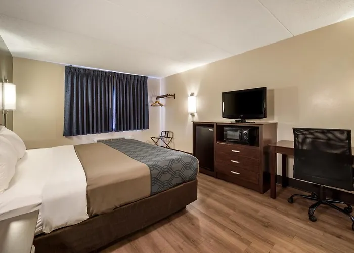 Econo Lodge Darien Lakes